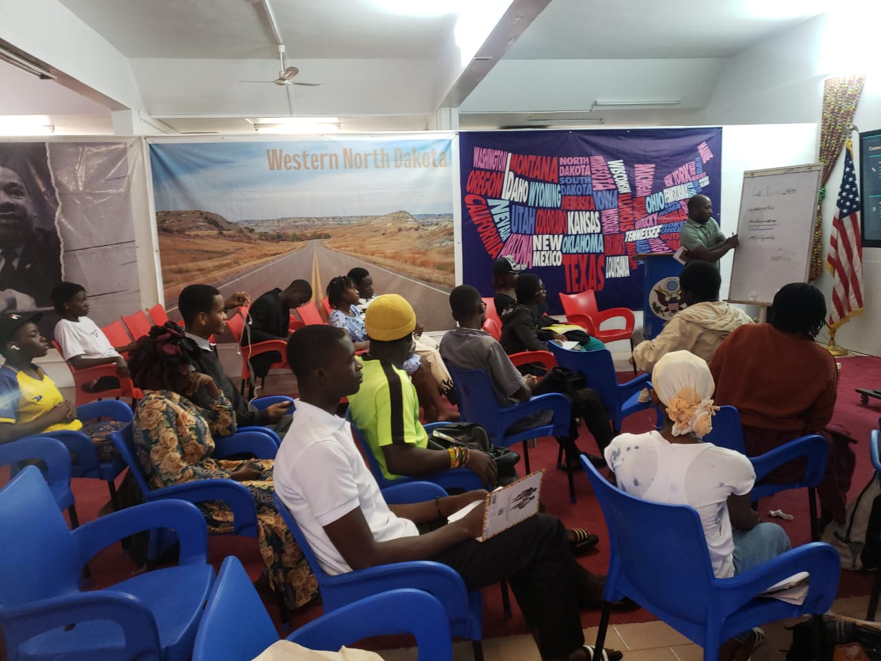 Participants assis pendant une session de formation